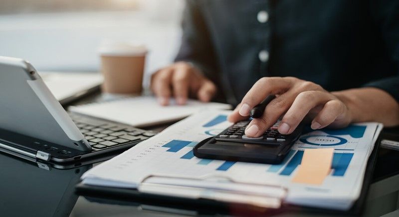 En este momento estás viendo ¿Los contribuyentes del RESICO deben pagar todo el impuesto del año si rebasan de 3 y medio millones de pesos?