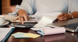 Lee más sobre el artículo ¿Se deben pagar los adeudos fiscales a cargo de una persona que fallece?